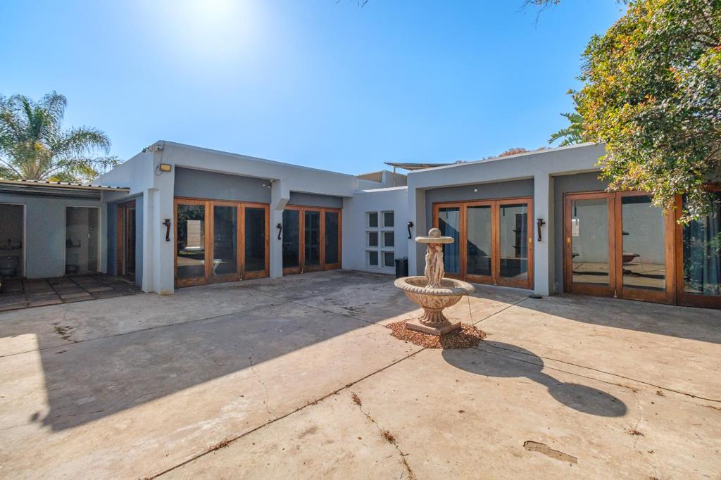5 Bedroom House