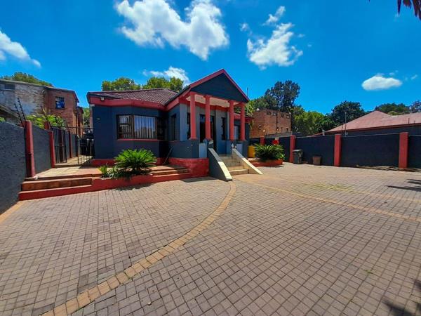 6 Bedroom House