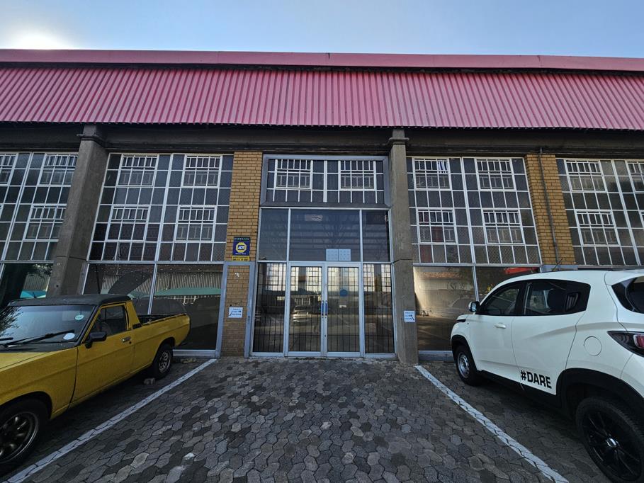 300 m² Commercial space