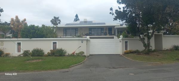6 Bedroom House