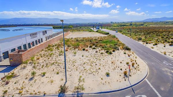 1 221 m² Land