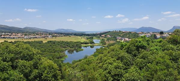 1 035 m² Land