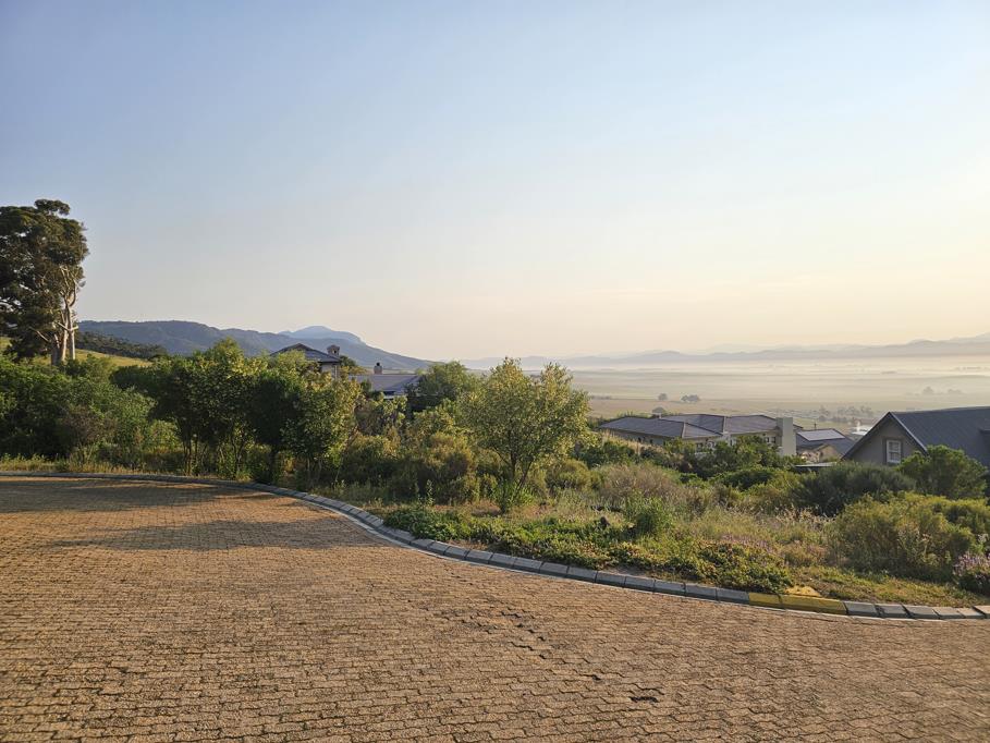 700 m² Land