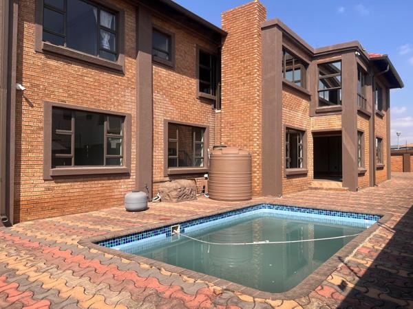 6 Bedroom House