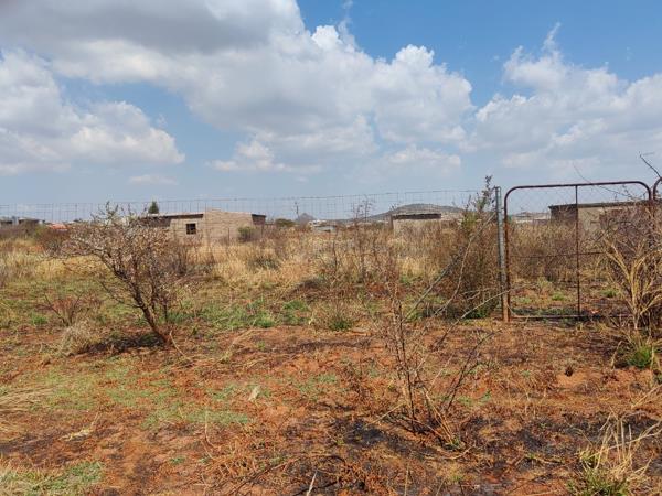 1 600 m² Land