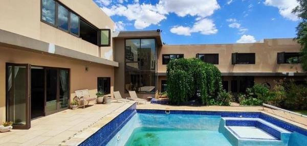 5 Bedroom House