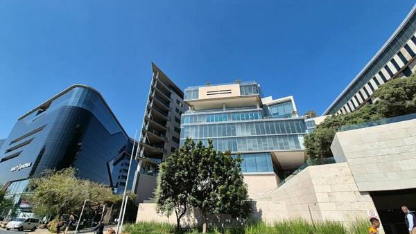 695 m² Office Space