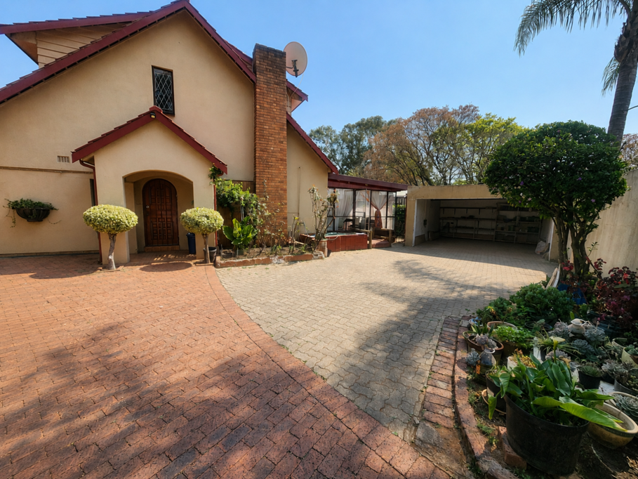 6 Bedroom House