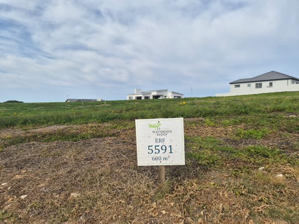 600 m² Land