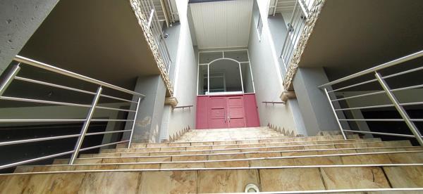 6 Bedroom House