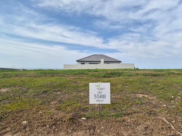 600 m² Land