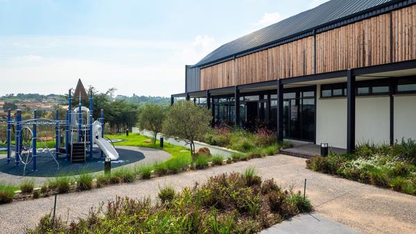 800 m² Land