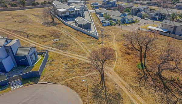 863 m² Land