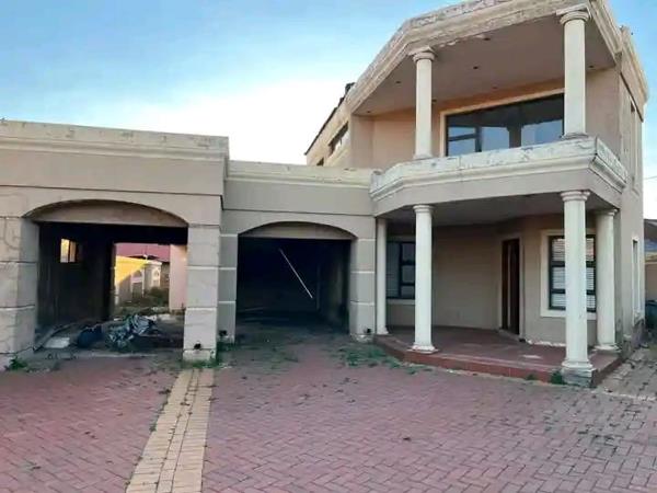 7 Bedroom House