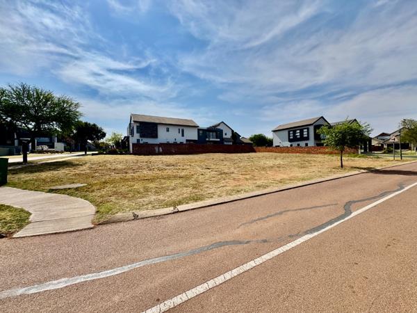 817 m² Land