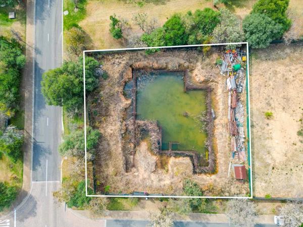 1 394 m² Land
