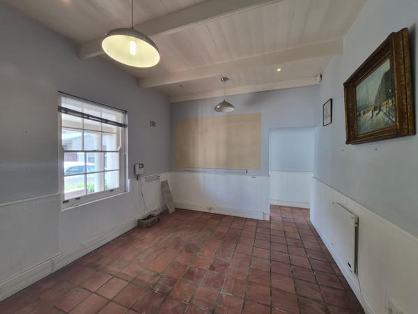 12.2 m² Office Space