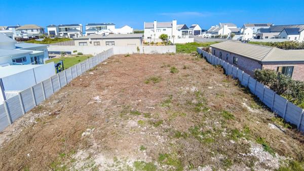 700 m² Land