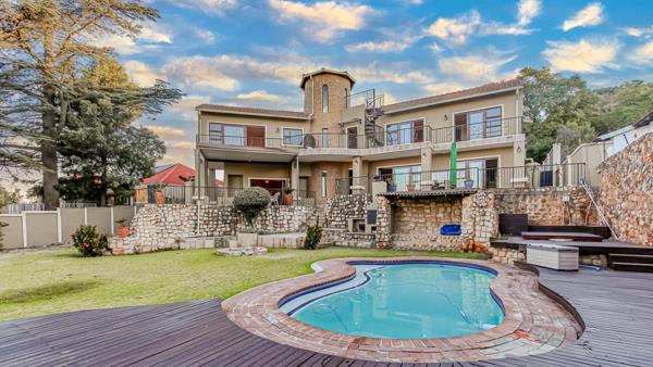 6 Bedroom House