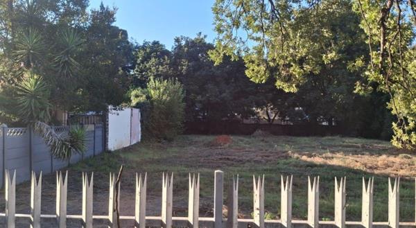 1 360 m² Land