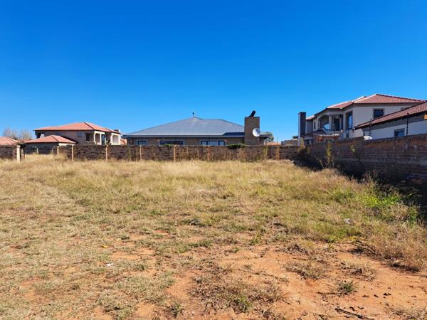 553 m² Land