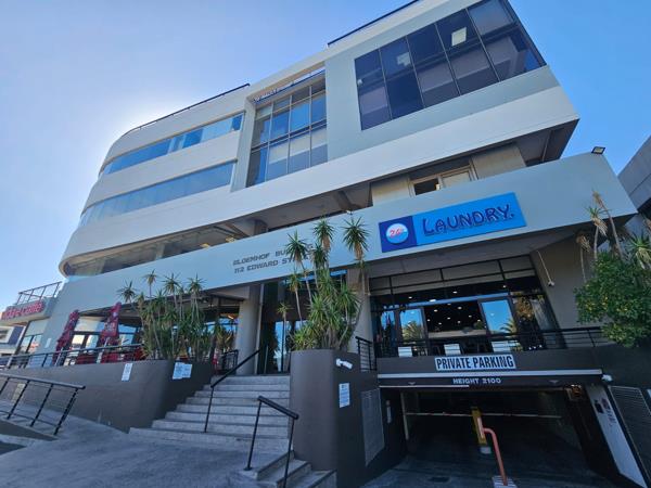858 m² Commercial space