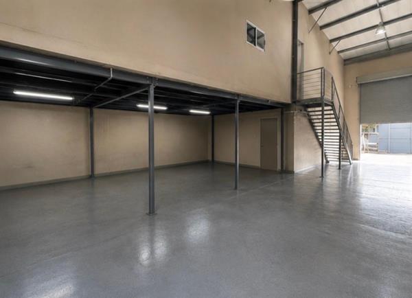 302 m² Industrial space