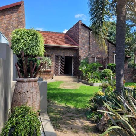 5 Bedroom Townhouse