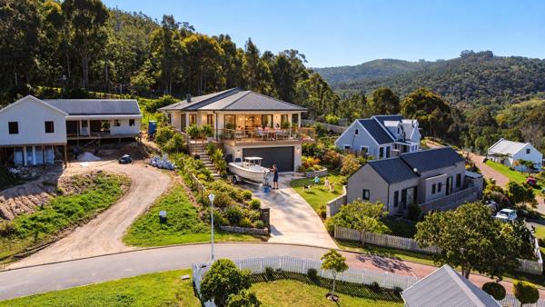 1 053 m² Land