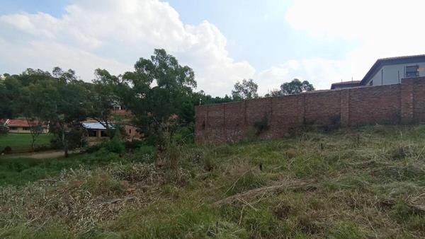 1 702 m² Land