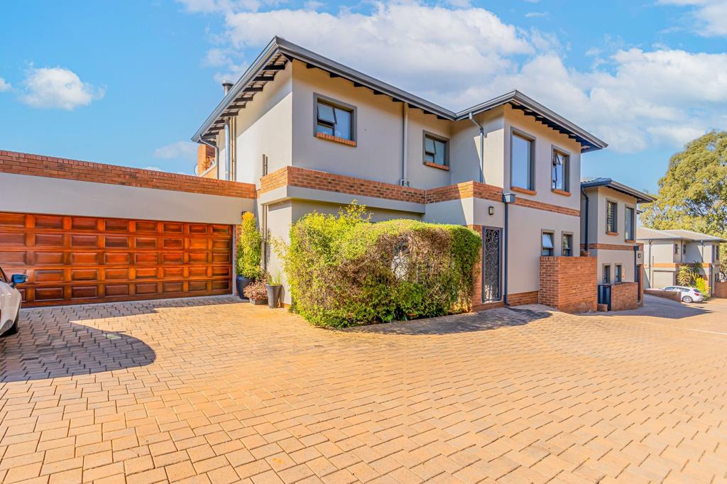4 Bedroom Townhouse