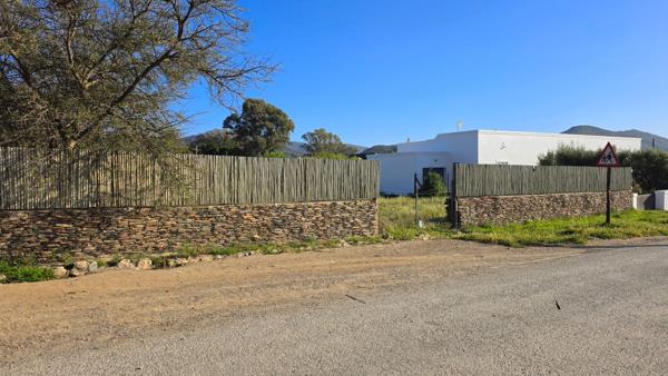825 m² Land