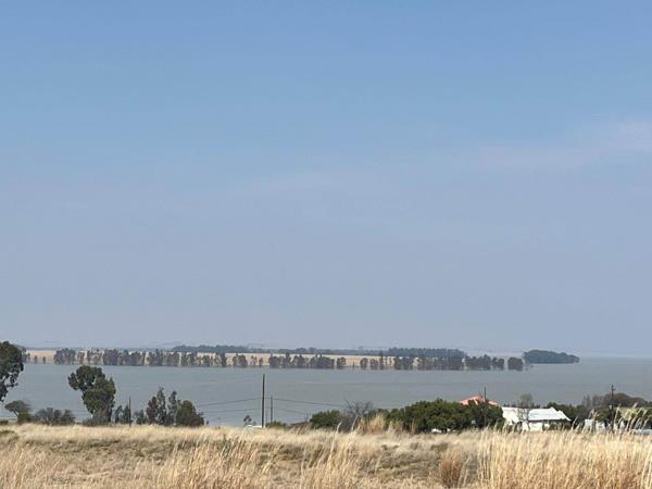 2 766 m² Land