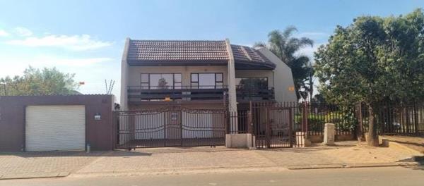 6 Bedroom House