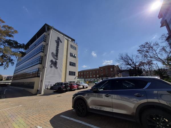 744 m² Commercial space
