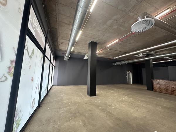 890 m² Commercial space