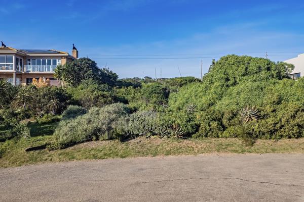 738 m² Land