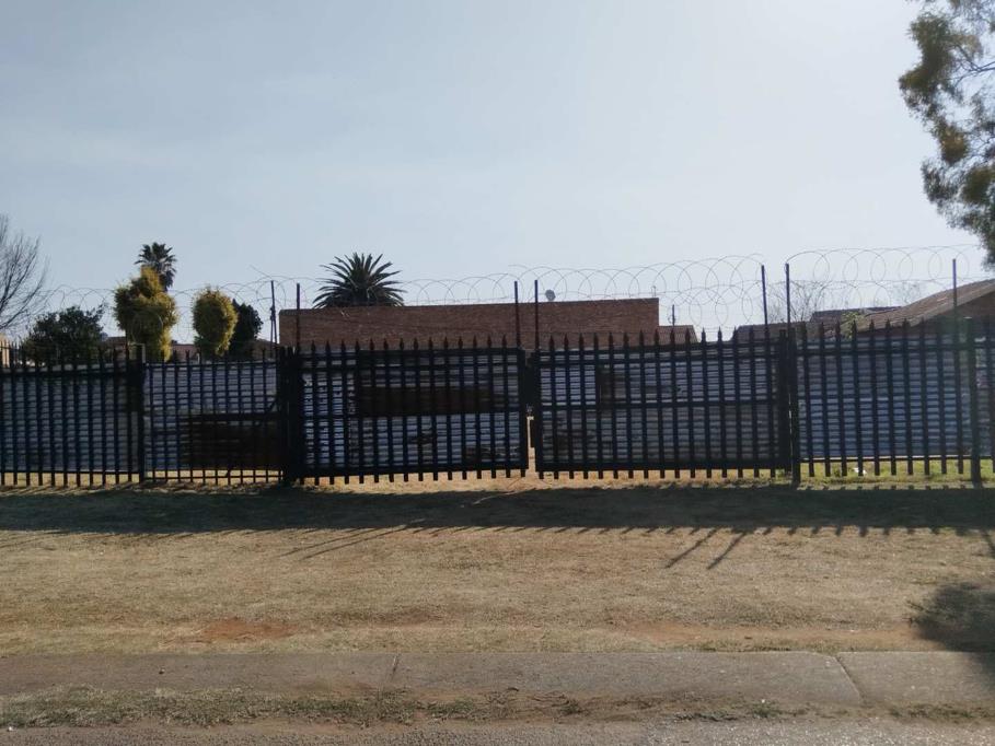 808 m² Land