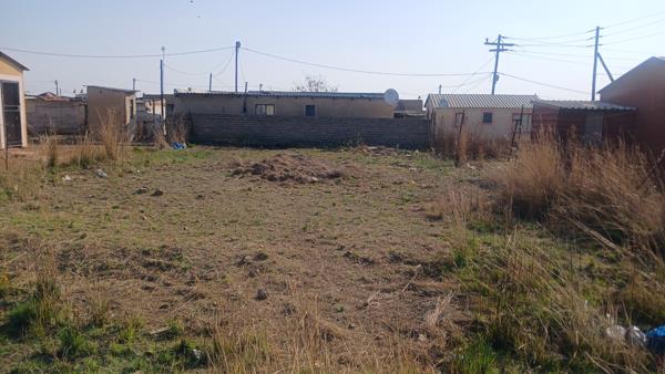 250 m² Land