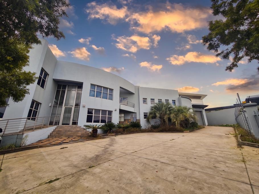 2 348 m² Industrial space