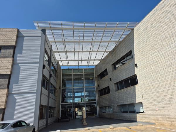 938 m² Commercial space
