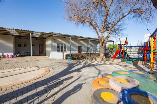 917 m² Commercial space