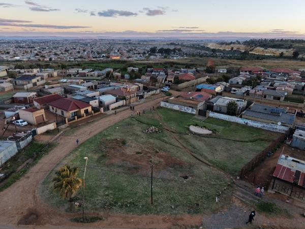 1 482 m² Land