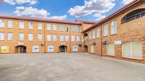 5 384 m² Office Space