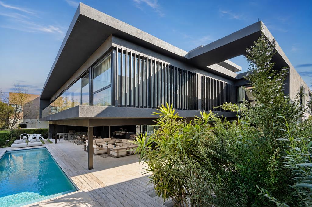 5 Bedroom House