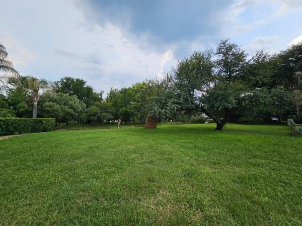 906 m² Land