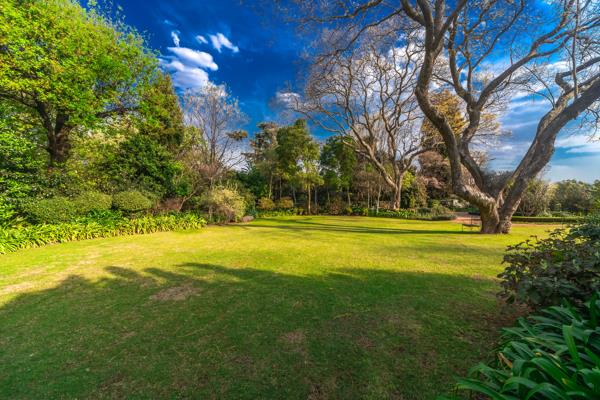 1 323 m² Land