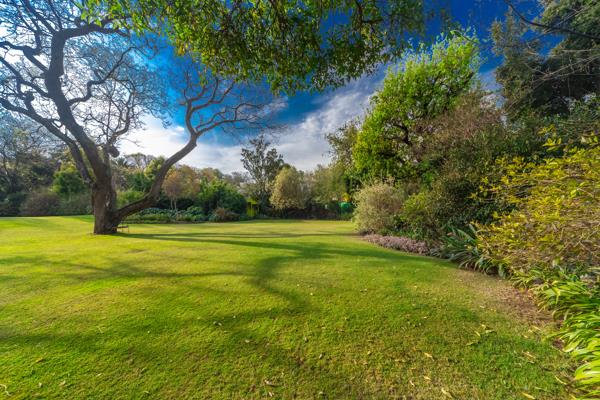 1 323 m² Land