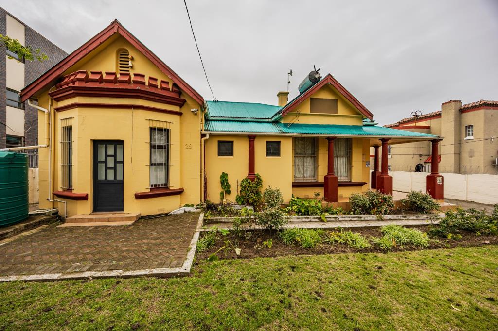 10 Bedroom House
