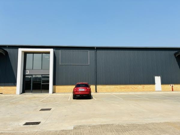 561 m² Industrial space